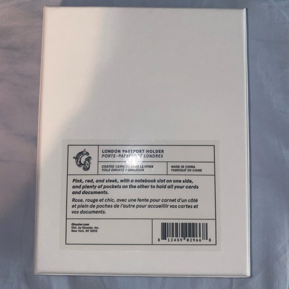GLOSSIER LONDON PASSPORT COVER - Picture 5 of 9